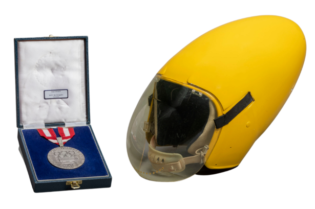 Josef Fendts „Eierhelm“ und Silbermedaille von den Olympischen Spielen 1976
