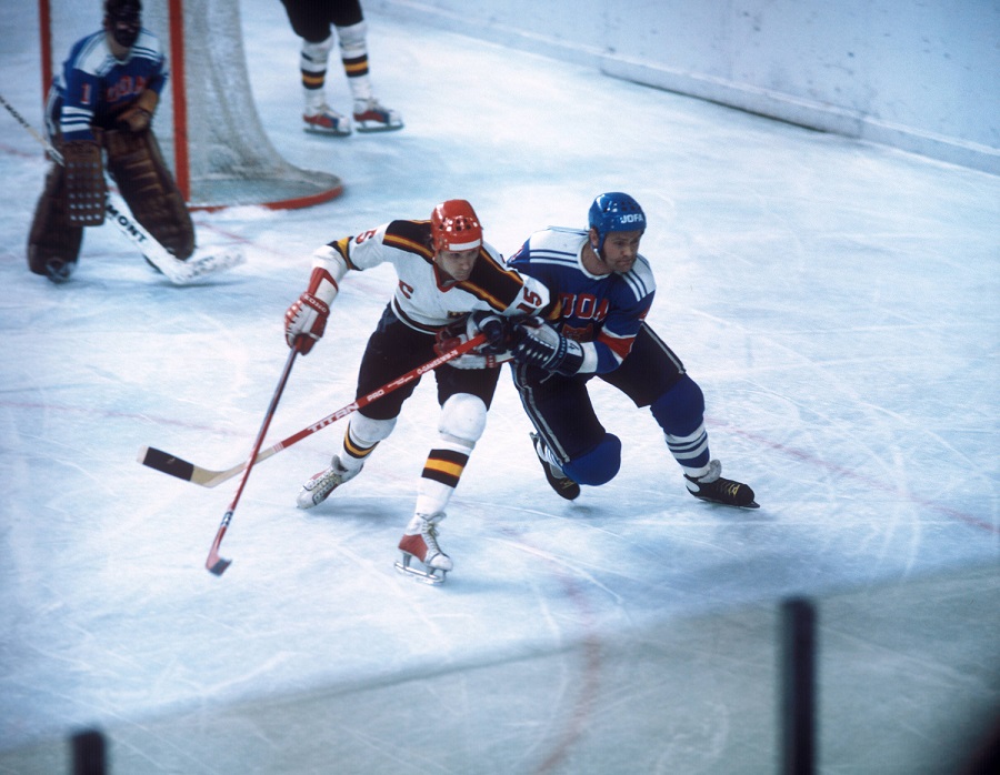 Alois Schloder bei den XII. Olympischen Winterspielen 1976 in Innsbruck im Spiel gegen Finnland am 08.02.1976